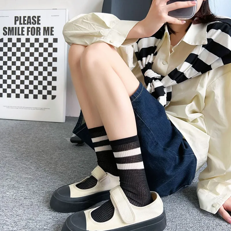 

Women Cotton Socks New Black White Stripes Fashion Wood Ear Lace Trend Versatile Kawaii Breathable Ladies Crew Socks C117