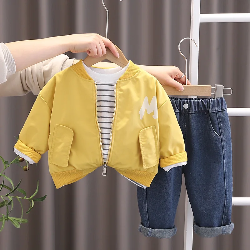 

2024 Spring Western Baby Boy Clothes Luxury Designer 1-5T Letter Cardigan Jackets + White T-shirts + Jeans 3PCS Kids Outfit Set