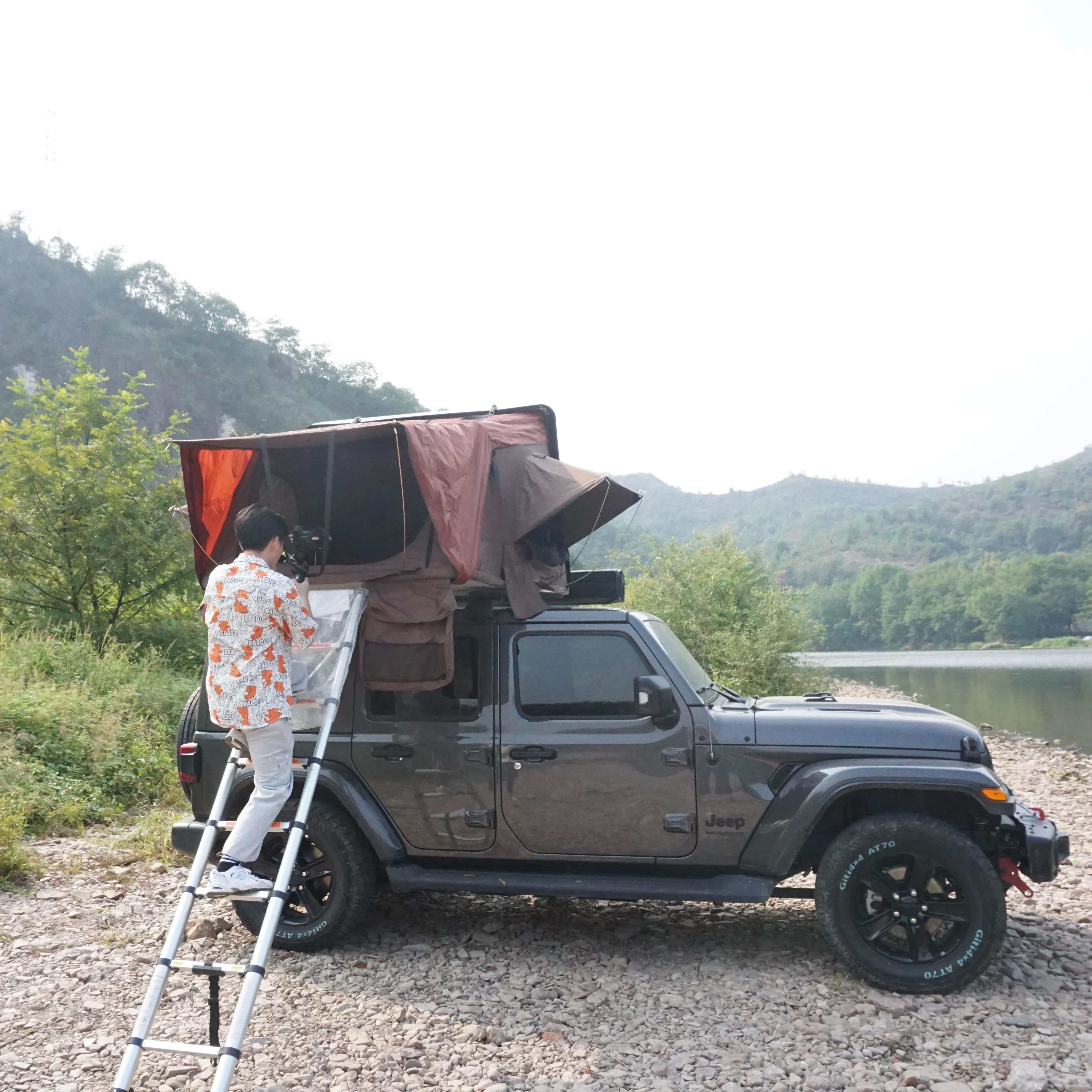 La Tenda Da Tetto A Cielo Aperto Di Nuovo Stile Produce Una Tenda Da Tetto Con Tetto Per Auto Da Campeggio Per Il Campeggio All'Aperto
