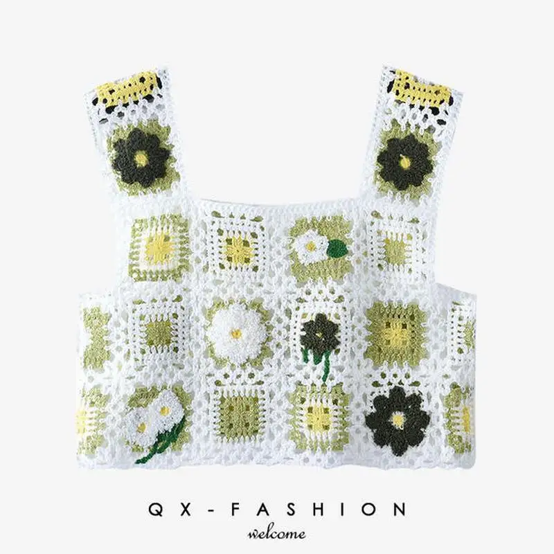 

Niche designer retro fun to wear a sweet and cool style small fresh hook flower square collar grid spell color condole belt