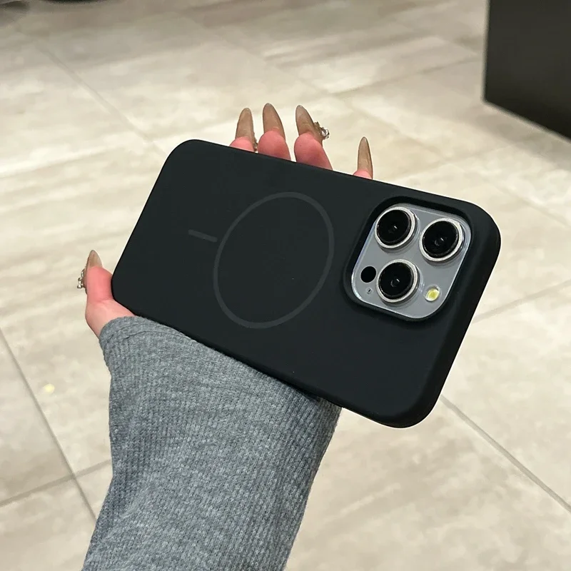 Magnetic Liquid Silicone Shockproof Phone Case with Wireless Charging Compatibility