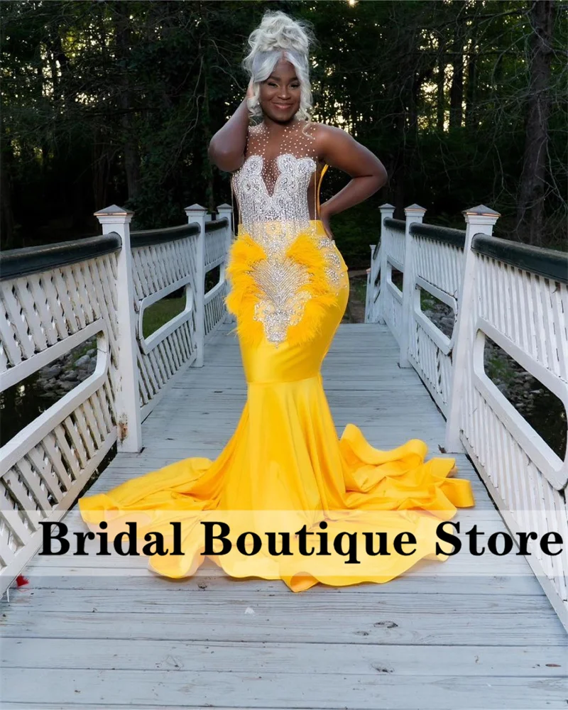 

Sparkly Diamonds Yellow Prom Dresses 2024 Sheer Neck Crystals Rhinestones Tassels Feathers Luxury Birthday Party Wedding Dress