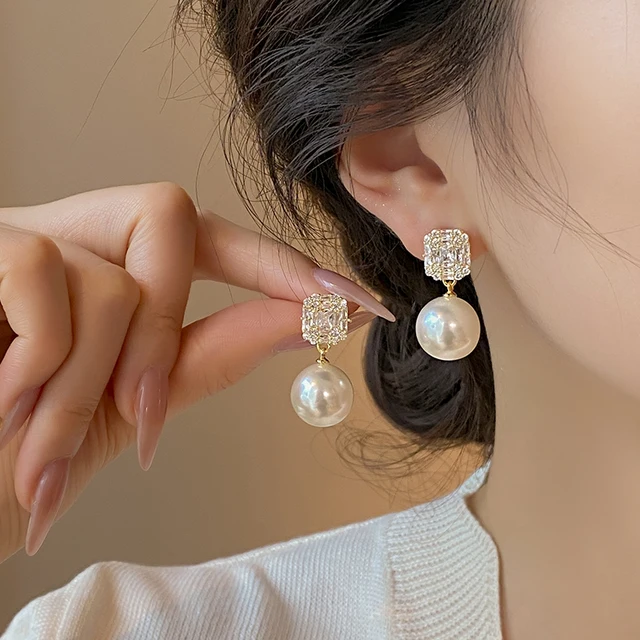 Boucles d'oreilles pendantes en perles de cristal pour femmes, accessoires d'oreille exquis, bijoux de fête, document en or, brillant, luxe, mode 2025