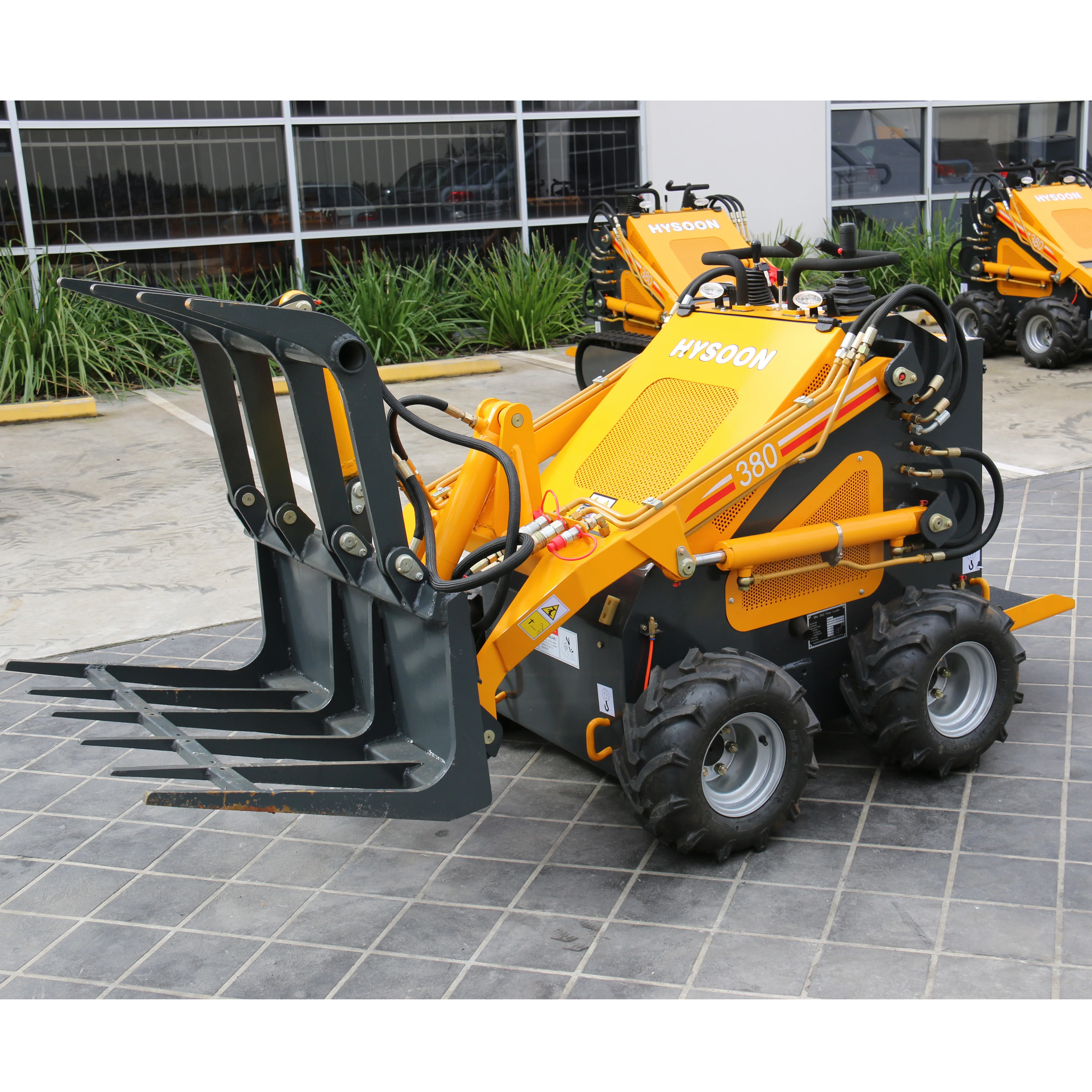 Рисунок 2 - Мини-погрузчик с бортовым поворотом