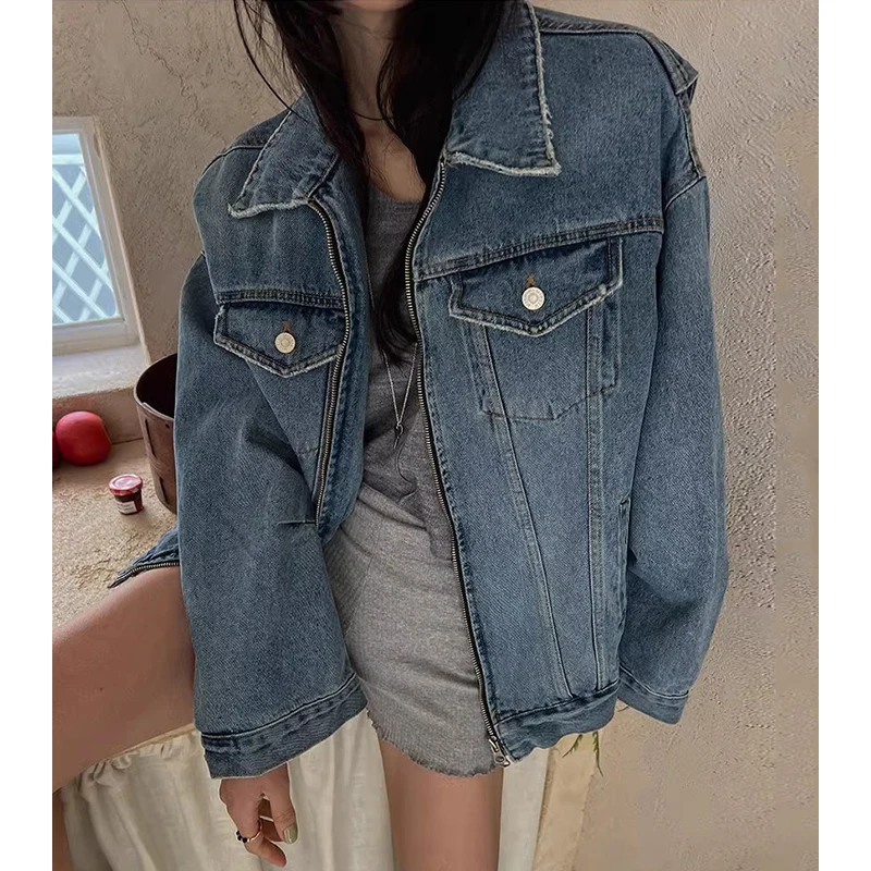 

Clothland Women Sweet Blue Denim Jacket Long Sleeve Pocket Zipper Fly Loose Style Outwear Coats Mujer CA801