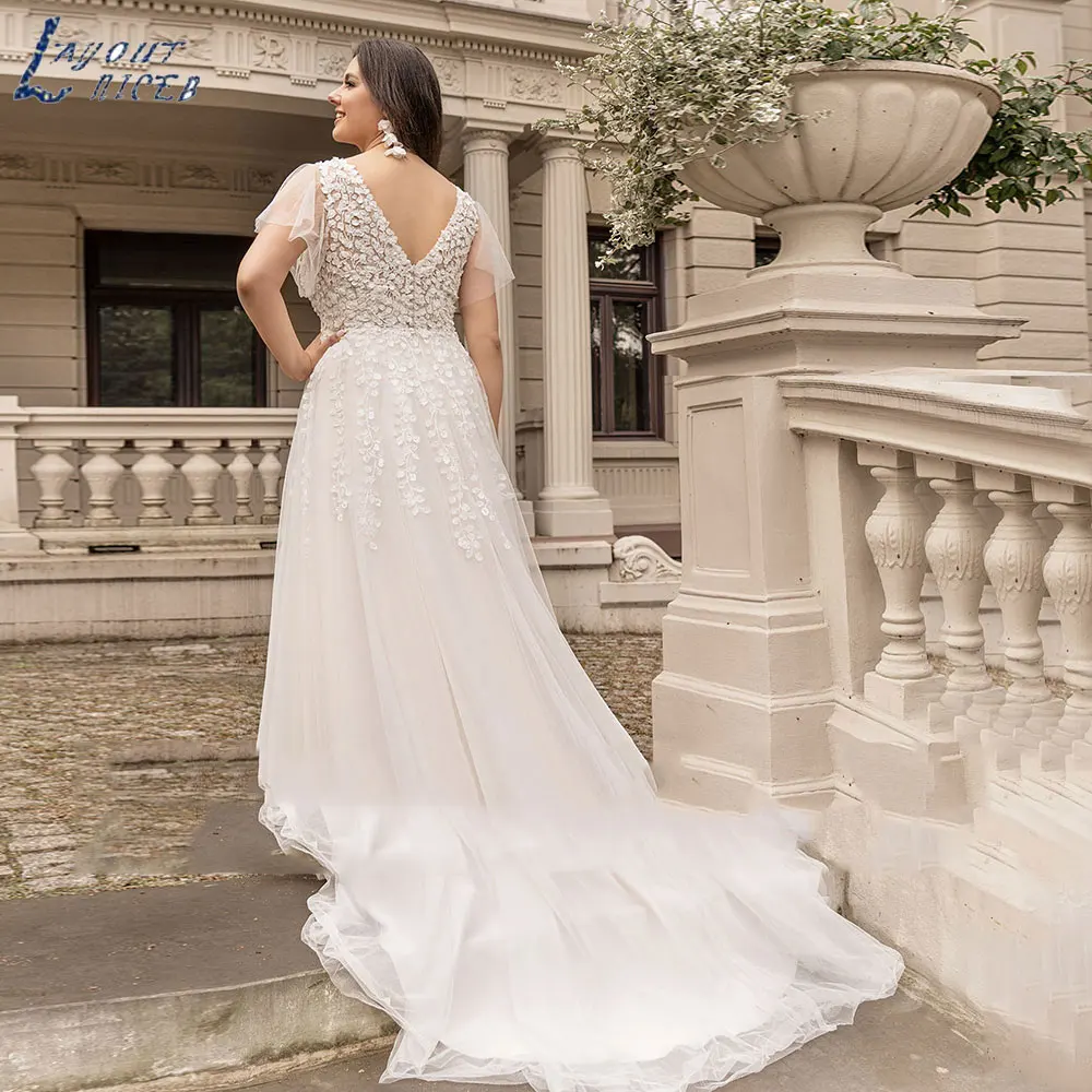 Рисунок 3 - Женское свадебное платье с коротким