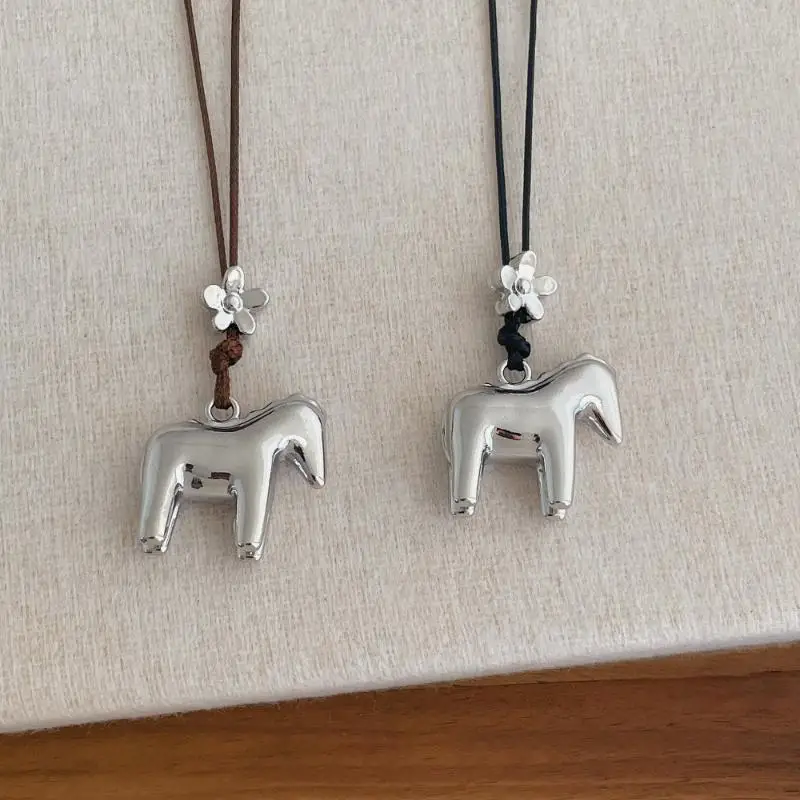 1pc Metal Horse Pendant Necklace For Women Simple Adjustable Long Rope Sweater Chain Fashion Versatile Jewelry Accessories