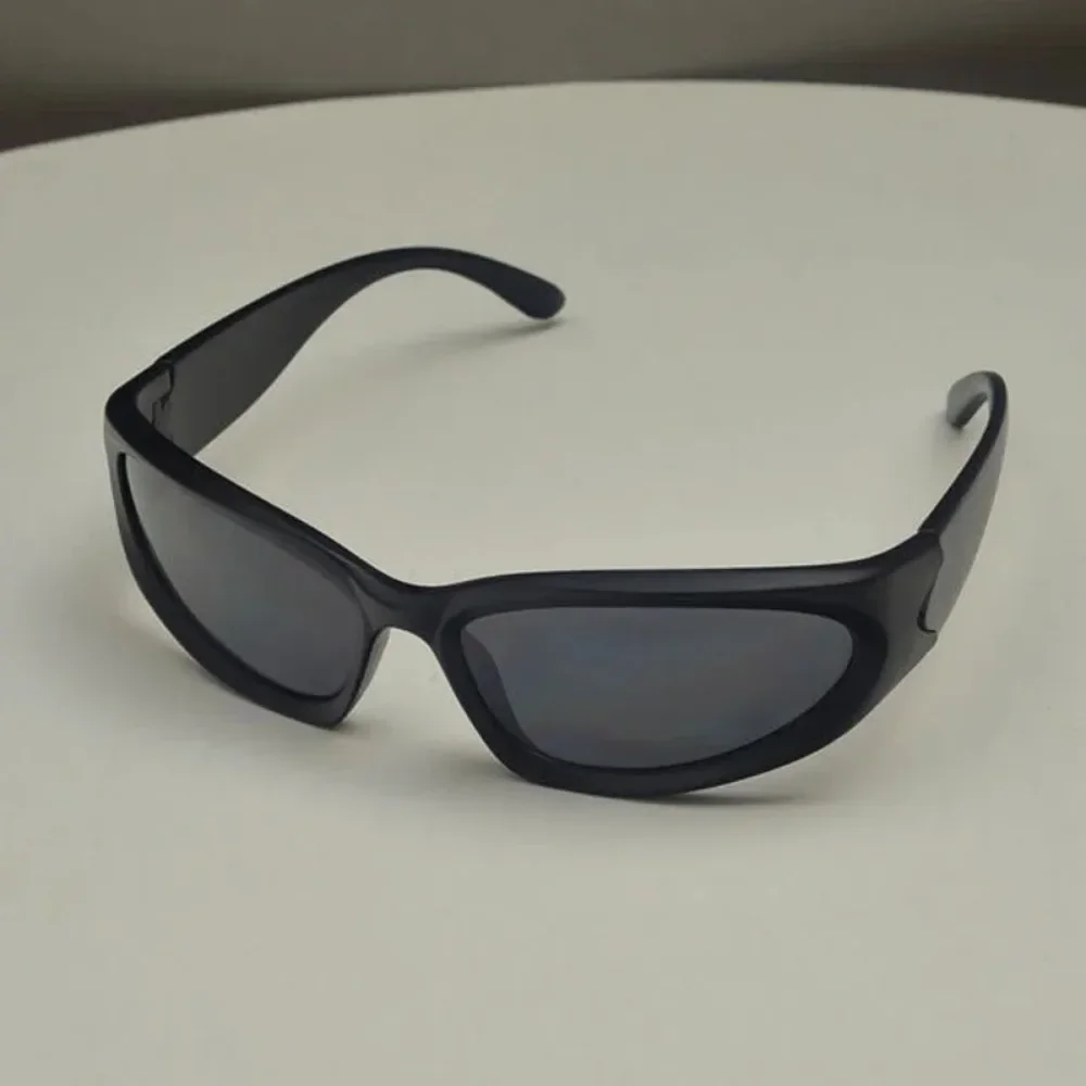 Fashion Vintage Cyberpunk Y2K Sunglasses Men Women Luxury Brand Designer Square Silver Punk Sun Glasses for Female Eyewear UV400