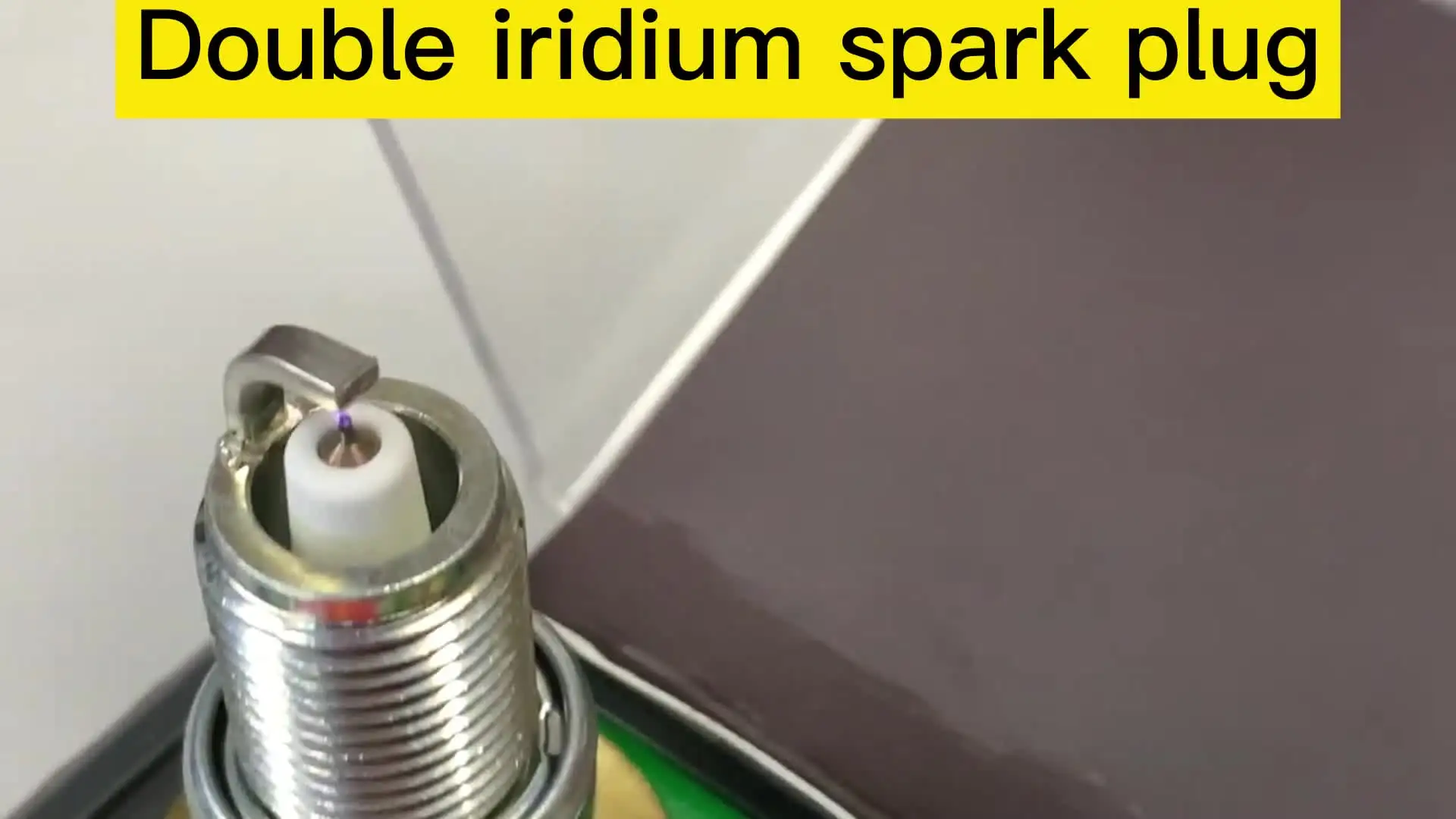 4x SP-493 Platinum Spark Plug подходят для Cadillac Ford Isuzu Lincoln Mazda Mercury Merkur Panoz Triumph автомобильная
