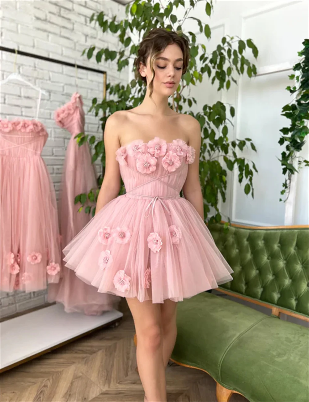 

Fancy A-Line Cocktail Dresses for Women Flowers Wedding Guest Mini Party Dresses Strapless Tulle with Floral Appliques 2024