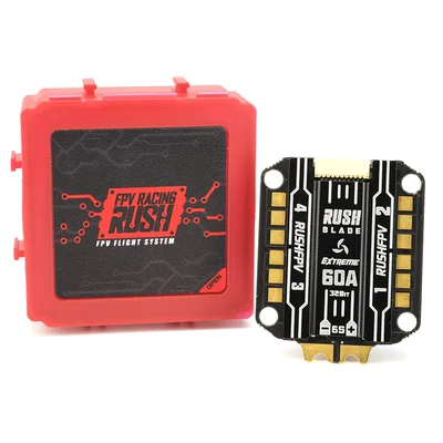 Gros plan sur les composants électroniques du RUSHFPV RUSH BLADE 60A Extreme 128K 4in1 ESC pour drones FPV