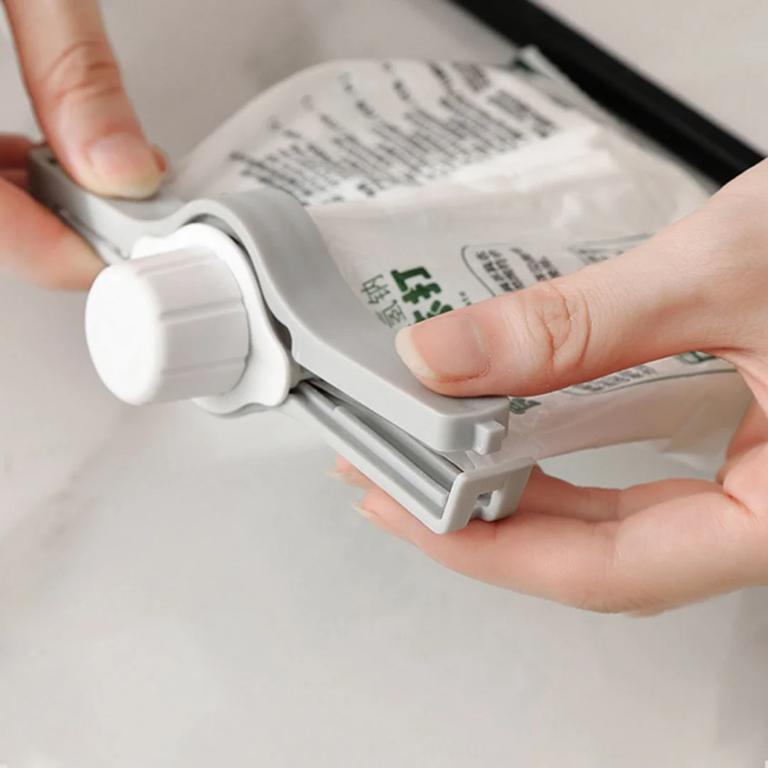 Multi-Purpose Plastic Sealing Clips with Locking Mechanism for Snack Bags Seasoning Pouches Dry Food Preservation Kitchen Tools bread bag clips kitchen bag clips sealing clips storage bag clips bag clips