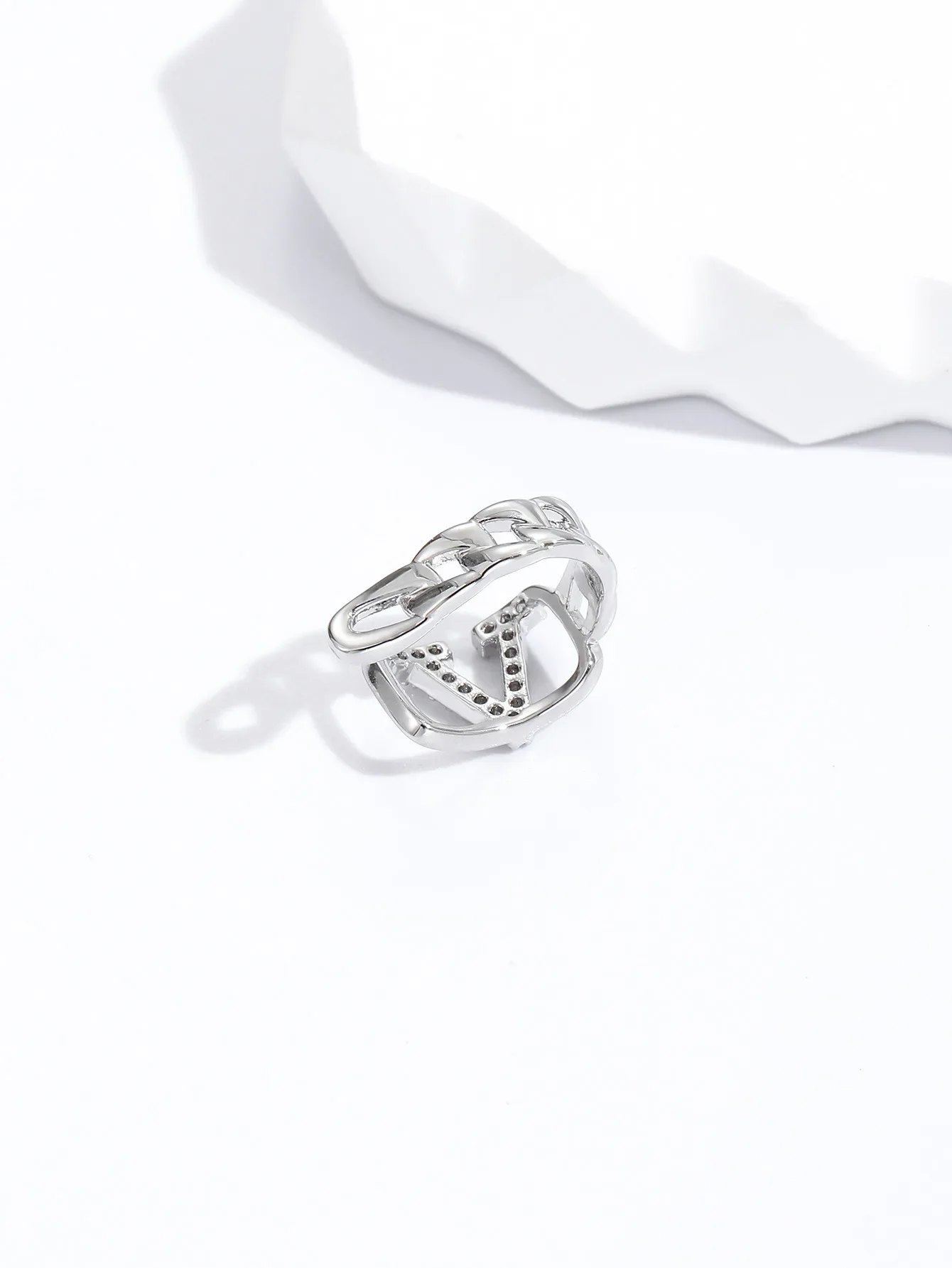 YCP  new simple micro inlaid zircon V letter ear bone clip without ear hole temperament ear clip 2