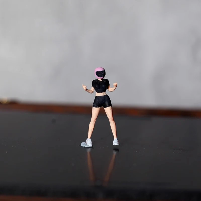 thumbnail image 1 of Minifigura 1/64 Chica en motocicleta con casco rosa Figura en miniatura Modelo Accesorios Fotografía creativa Exhibición Colección Decoración, 1 of 4