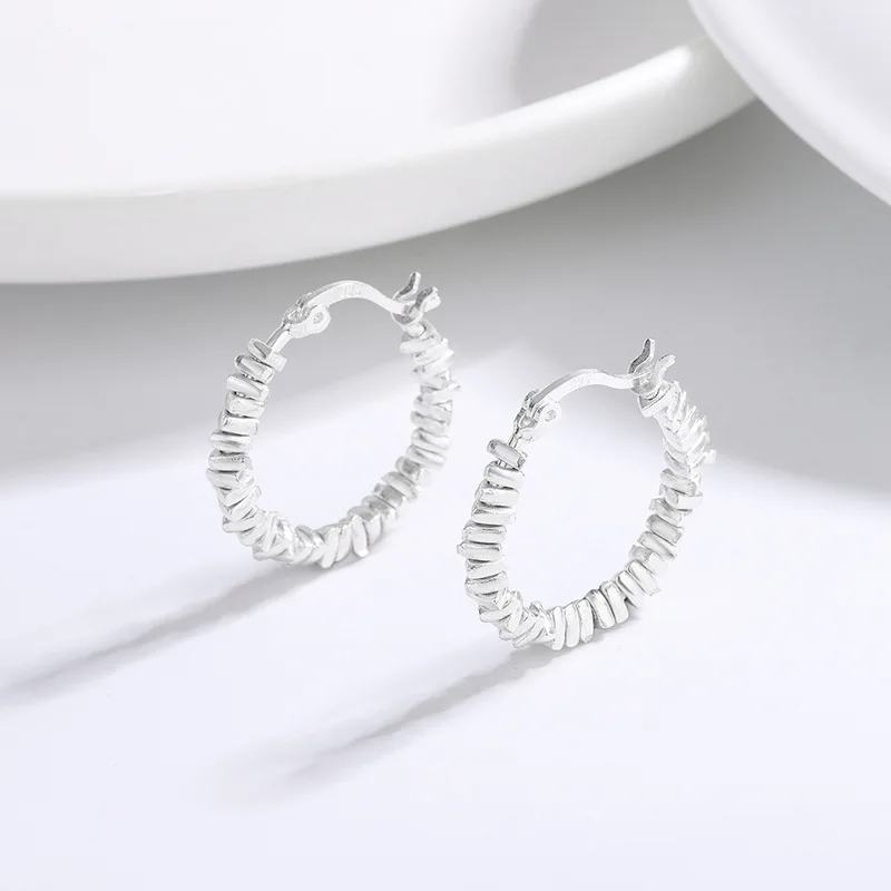 2023 Fashion New 100% S925 Sterling Silver Broken Silver Ear Buckle Versatile Squisito Ear Ring Silver Ear Ornament Per Le Donne