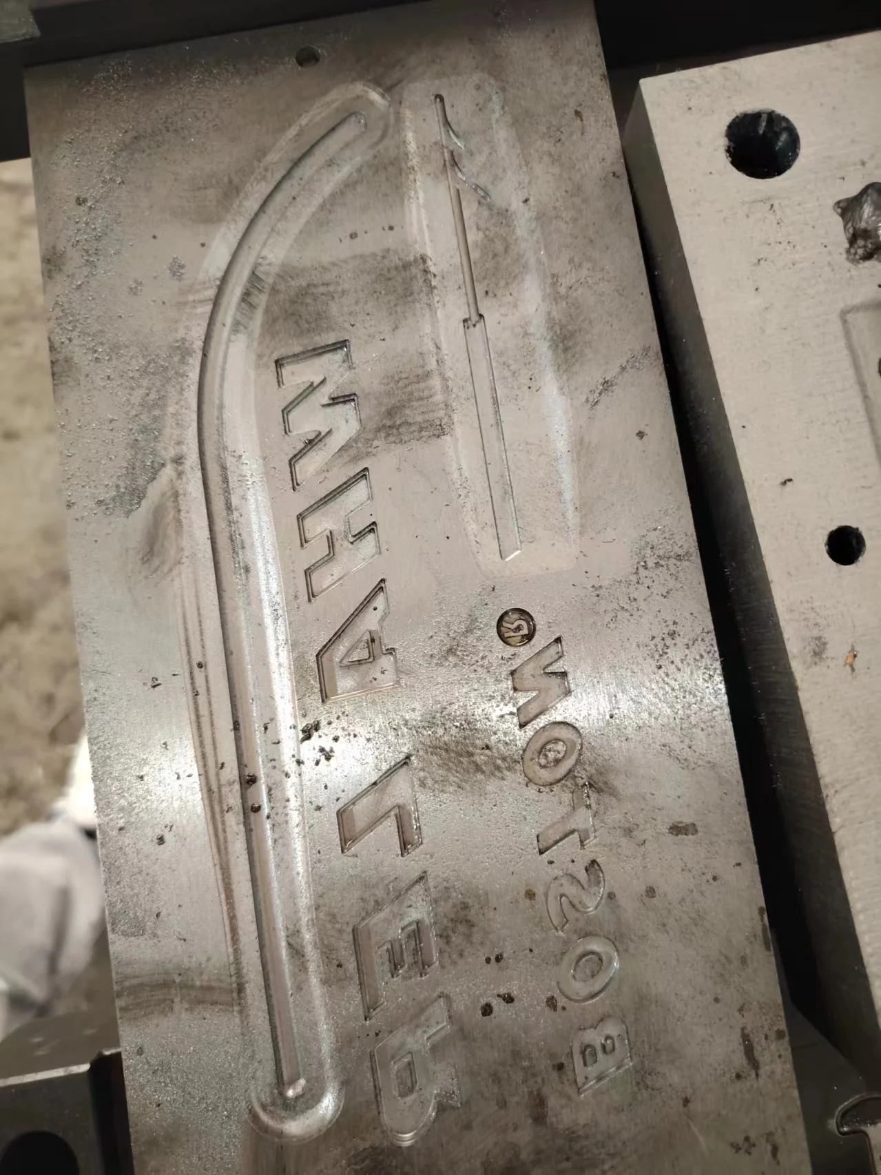 

Новинка 1000 шт. ABS автомобильные эмблемы Пользовательская форма Chrome Black