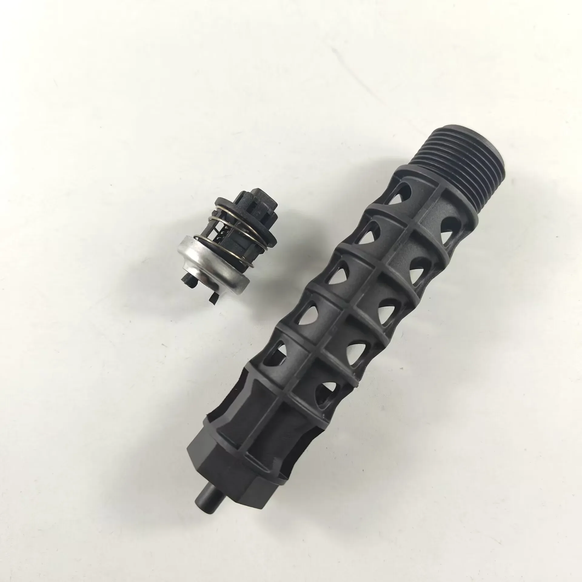 Engine Oil Cooler Filter One Way Valve For Cruze Aveo Sonic Trax Orlando Opel Vauxhall Astra 5541525 93186324 55353322 12992593 oil cooler kit oil cooler gasket oil filter adapter