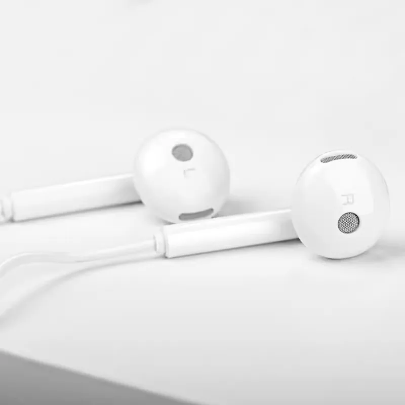 High-Quality 3.5mm In-Ear Wired Earbuds with Microphone and Remote Control