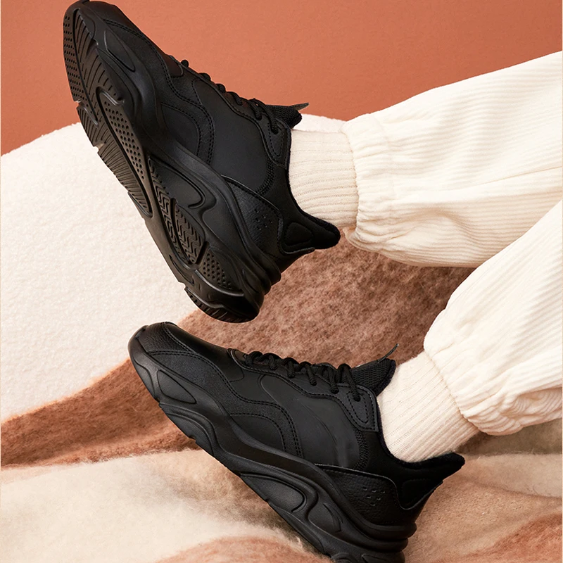 נעלי אופנה חדשות בצבע שחור לנשים מעצב מותג איכות גבוהה נעלי סניקרס נשיות קלאסיות