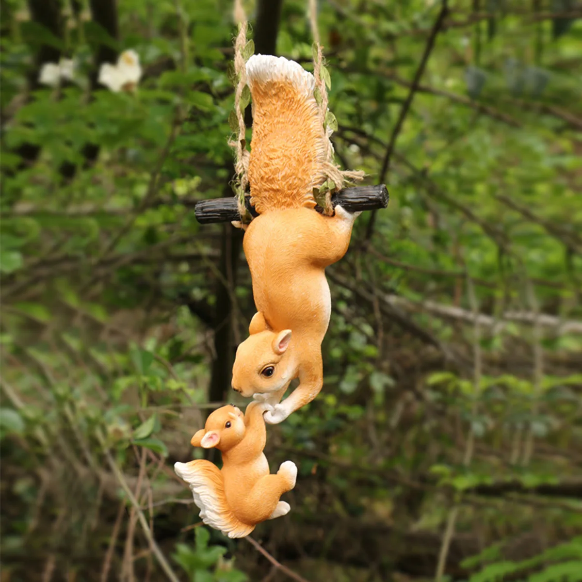 Creative Climbing Rope Squirrel Figurine Garden Outdoor Decoration 1pc