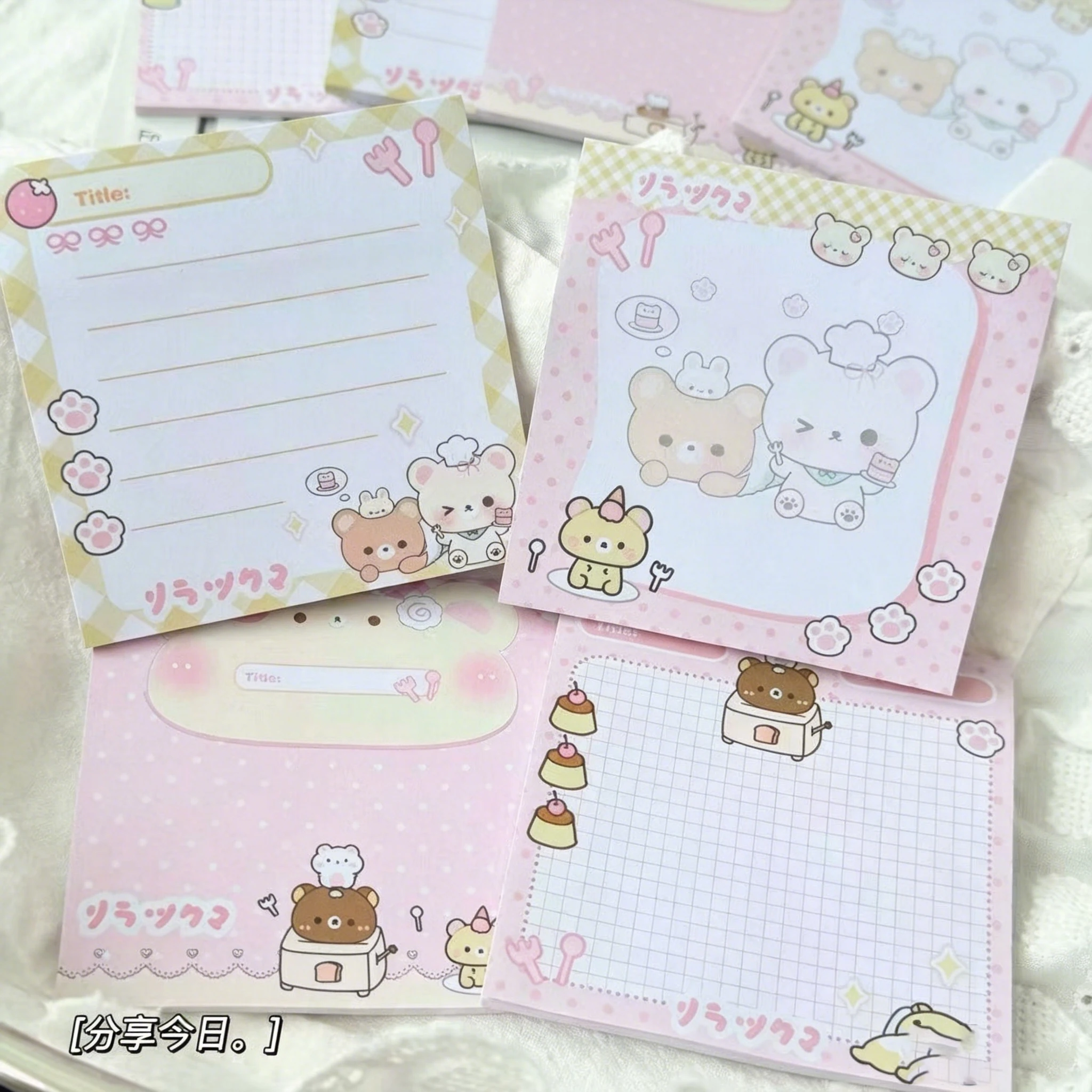 Set da 4 Foglietti Adesivi Originali a Tema Orsetto Cartone Animato, Design Accattivante e Carino, per Decorazione e Messaggi, Materiale per Scrapbooking e Post-it - immagine 2