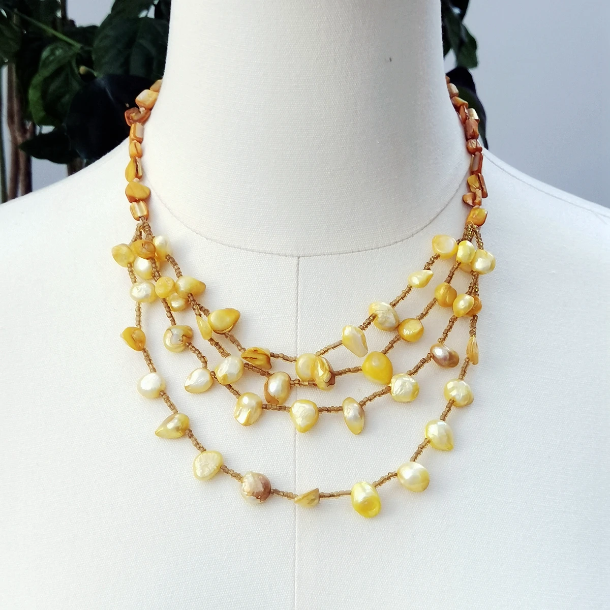 

Lii Ji Yellow Color Satement Necklace Pearl Shell Mother of Pearl Necklace 45cm