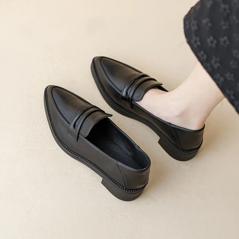 

Резиновые туфли на каблуках в римском стиле