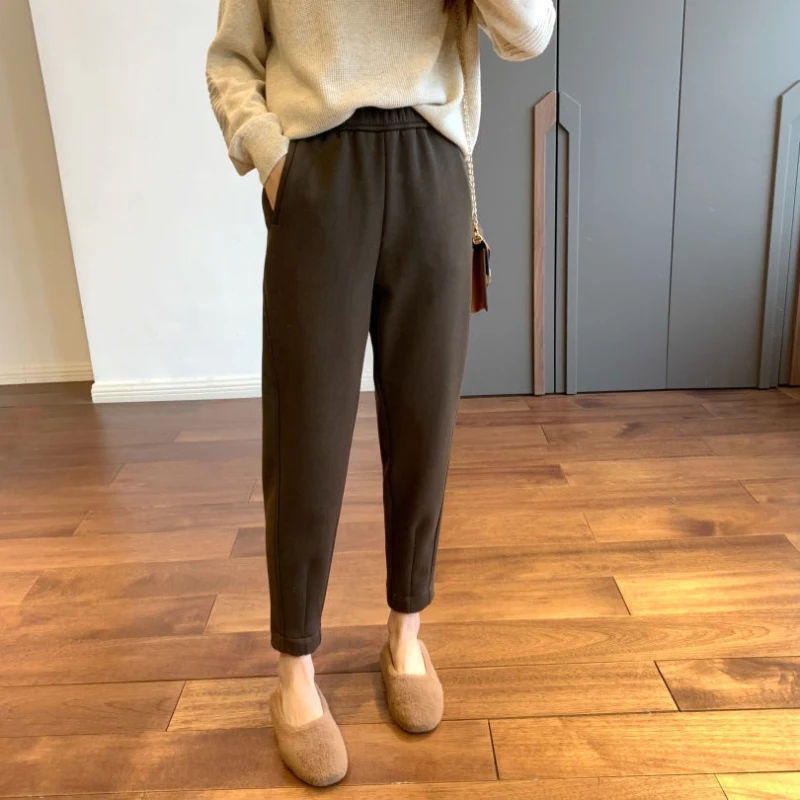 Рисунок 3 - Винтажные бархатные зимние брюки QWEEK с начесом