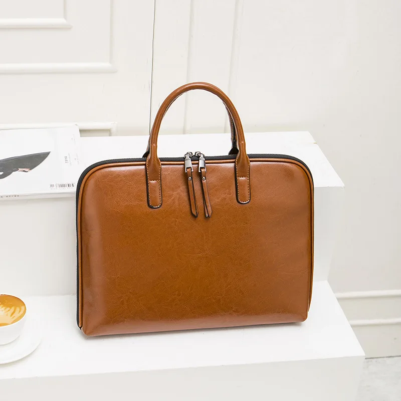 Рисунок 4 - Модная сумка для ноутбука из натуральной