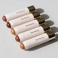 Rare Beauty Stylo de Contournement Fin Tridimensionnel pour l'effet naturel des cernes, l'ombrage du nez et le maquillage illuminateur fixateur 1
