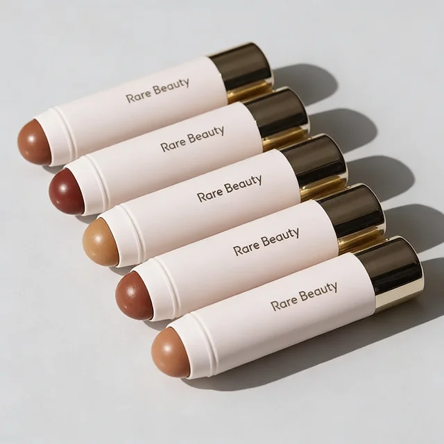 Rare Beauty Stylo de Contournement Fin Tridimensionnel pour l'effet naturel des cernes, l'ombrage du nez et le maquillage illuminateur fixateur 1
