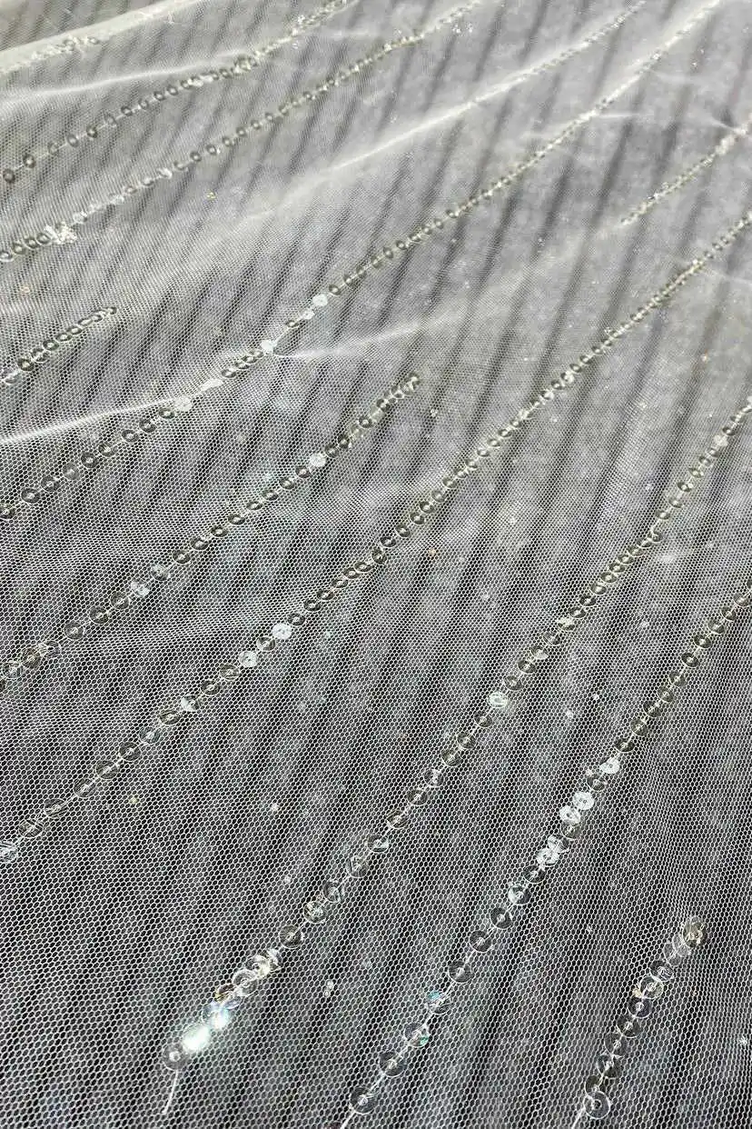 Bridal Veil Luxury Elegant Wedding Veils One Layer Tulle Appliques Lace Tulle Sequins Bridal Veil Cut Edge Customized Length Veils