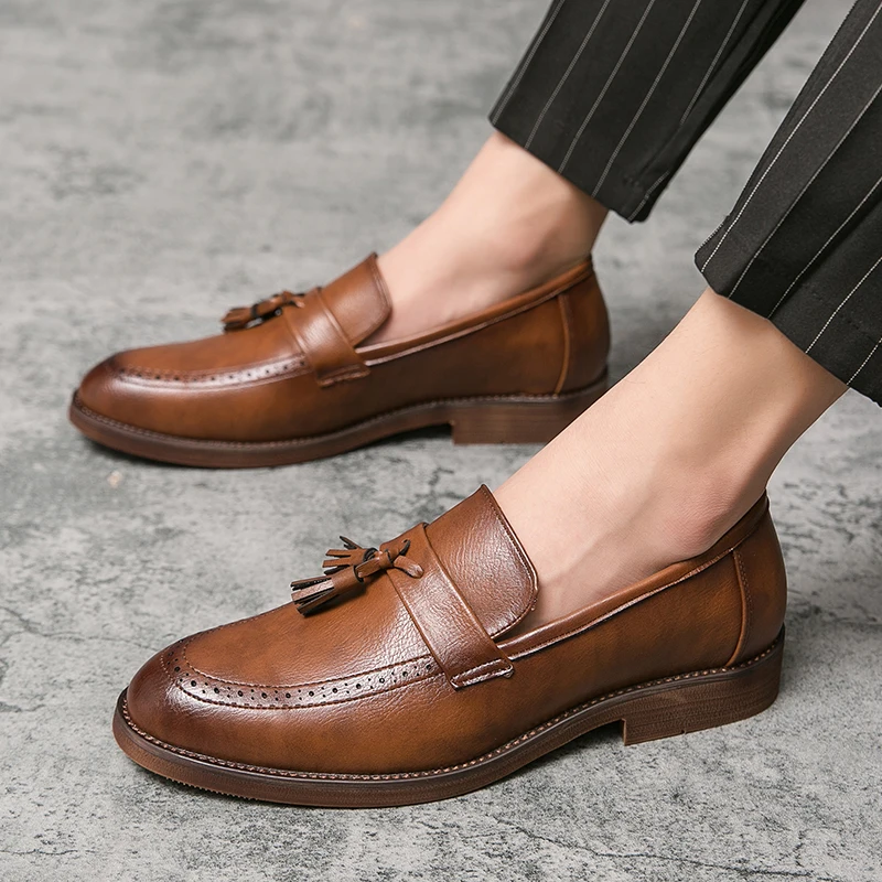 Men dress shoes Autumn Design Brand Classic Tassel Brogue slip on loafers Oxfords Hand stitch big size 38-47 flat leather shoes