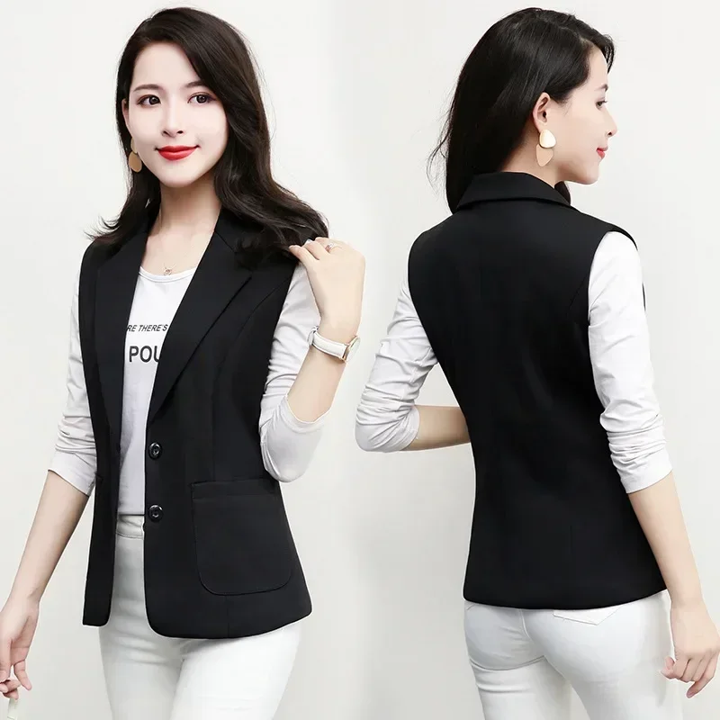 Рисунок 2 - Черные женские костюмы