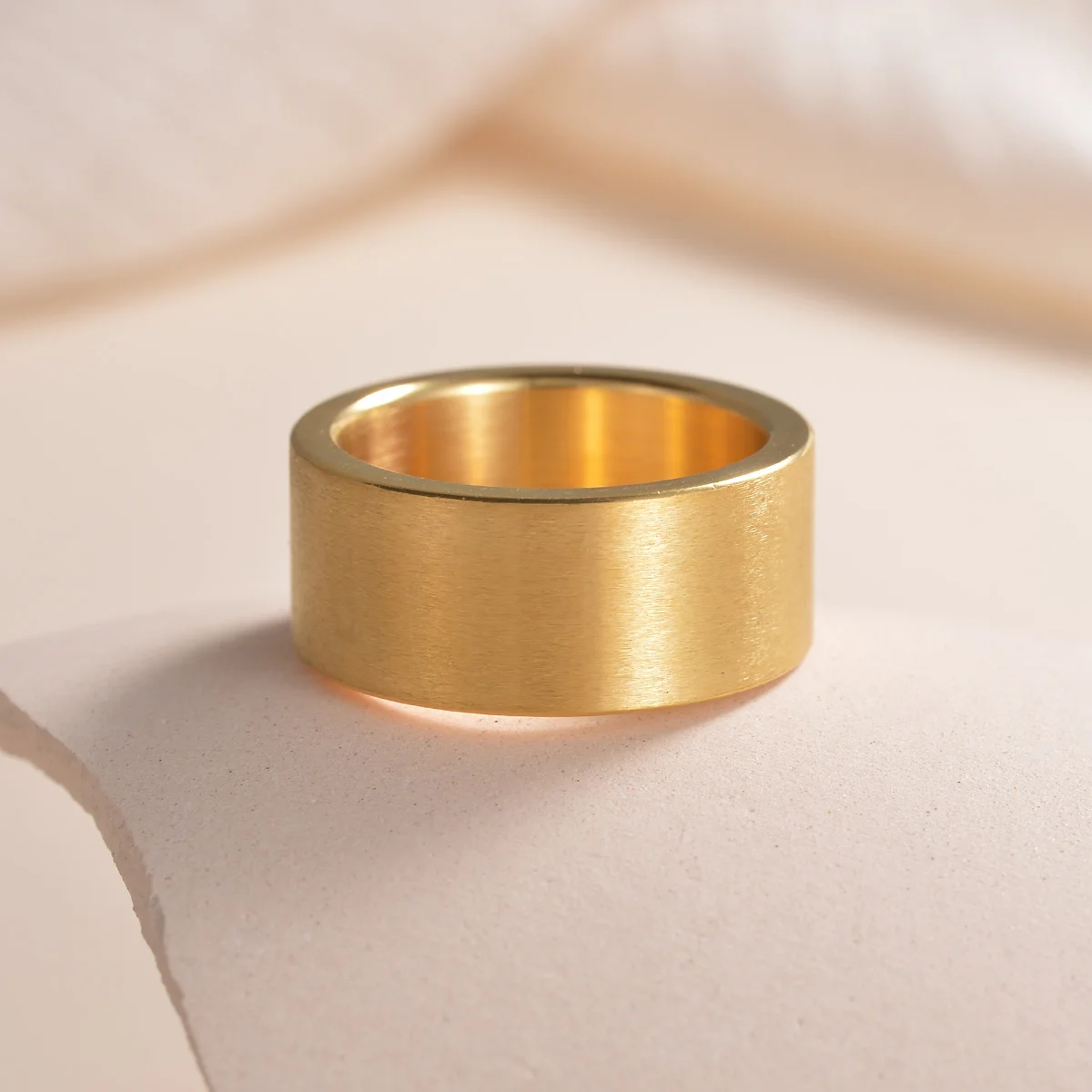 Elegant 10mm Vintage Silver-Toned Stainless Steel Ring - Timeless Jewelry Gift
