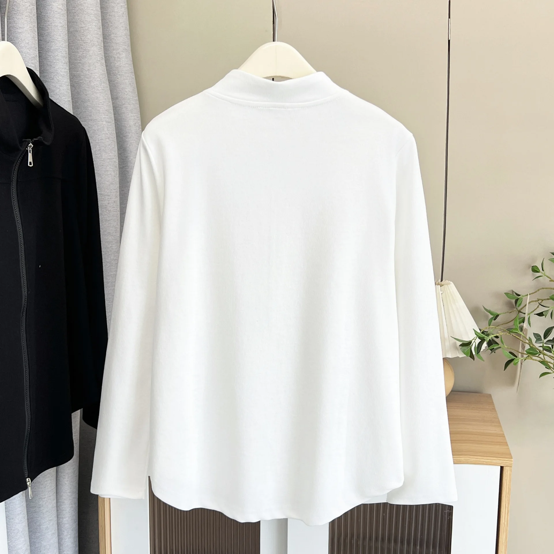 XXXXL Fashion Plus Size Women's Blouses Autumn large-sized Simple three-dimensional Cut Long Sleeved Zipper Sports Tops 2528