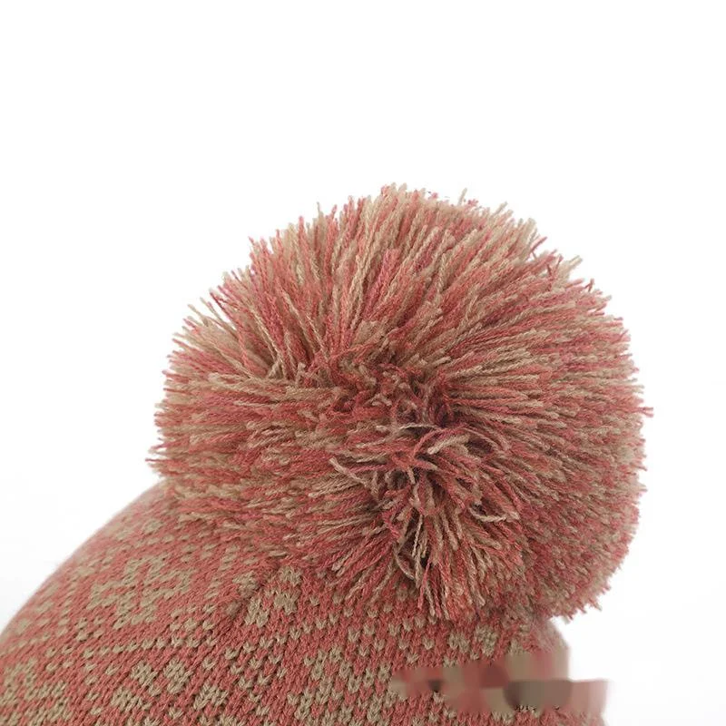 Set di cappello sciarpa e guanti in maglia per l'inverno_voghion.com