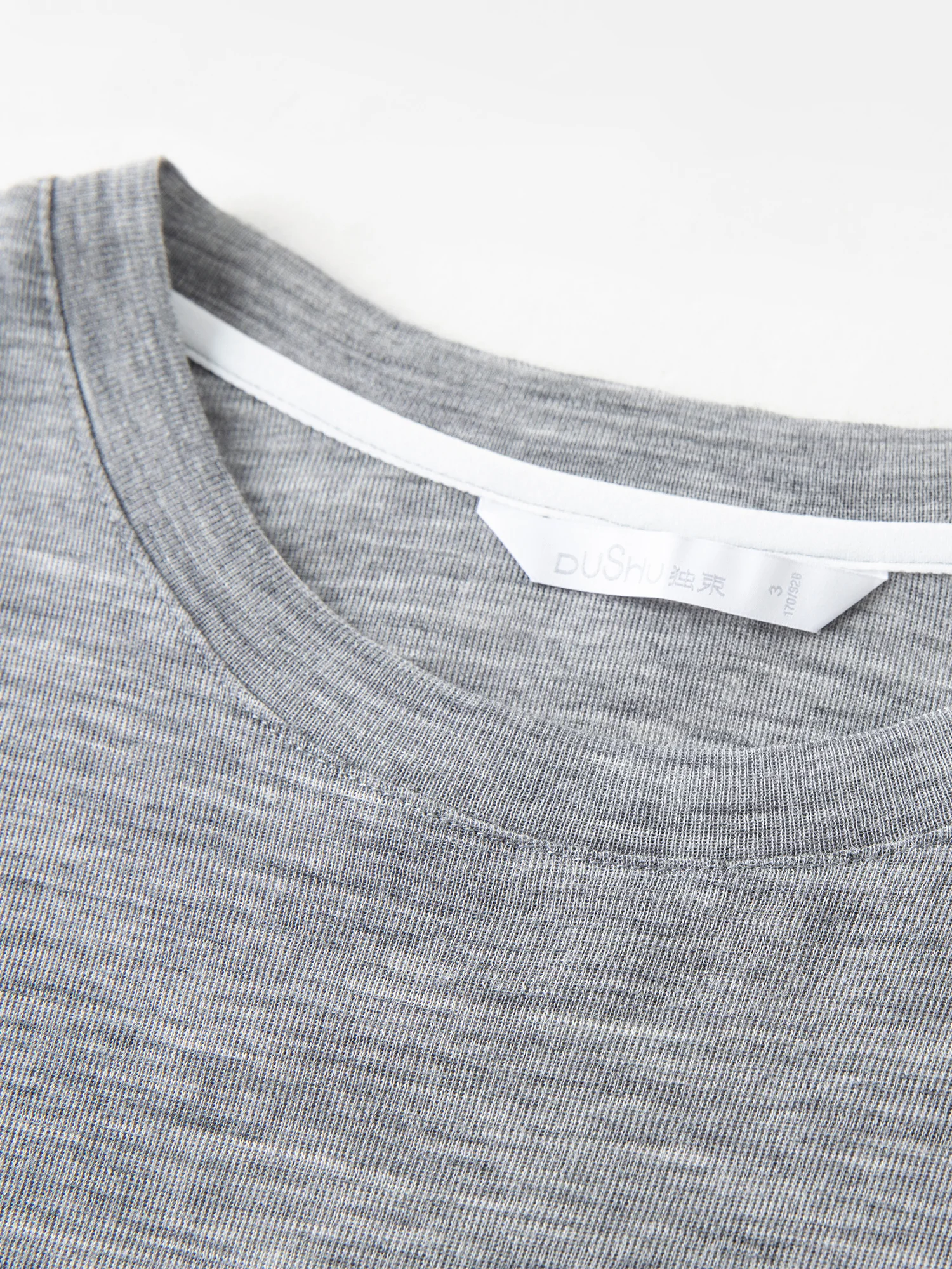 DUSHU المرأة الأخضر والرمادي المتناقضة اللون الطبقات قطعتين متماسكة تي شيرت ربيع 2026 جديد وصول موضة بلوزات طويلة الأكمام