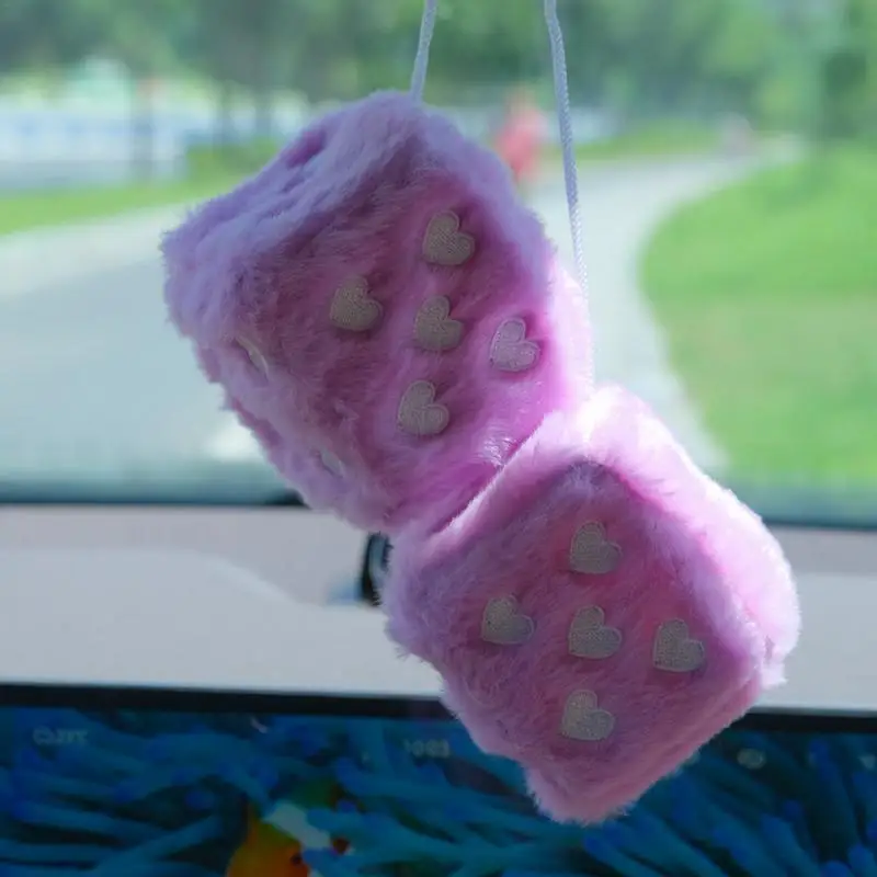 Dadi per auto Specchietto retrovisore automatico Dadi in peluche Morbido e sfocato Fascino per auto Ornamento interno per berlina Camion SUV Accessori decorativi appendibili  34