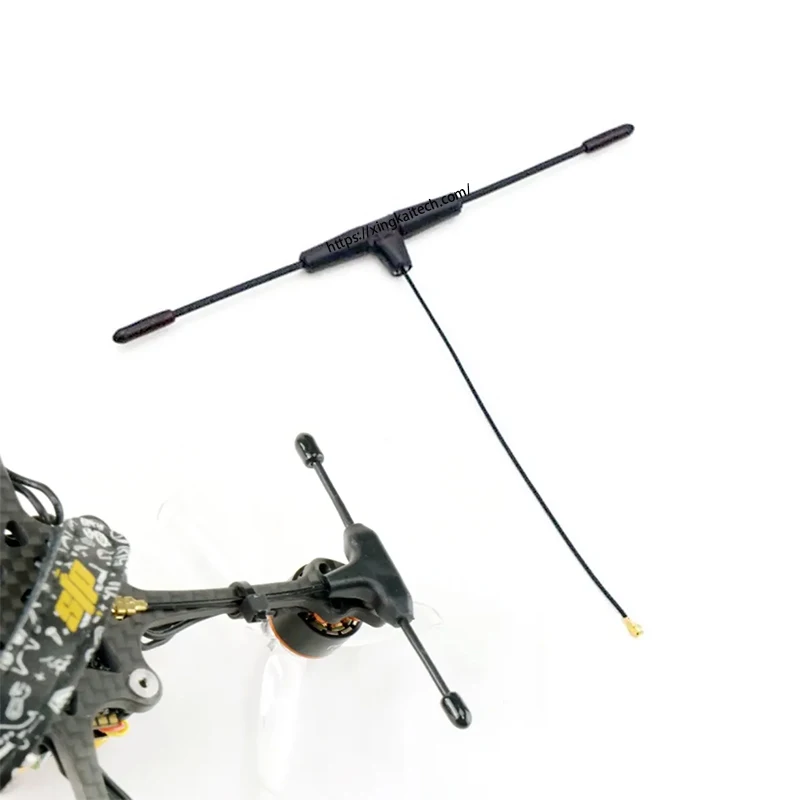 Module ELRS 500-915 MHz pour FPV drone installé sur un drone avec antenne