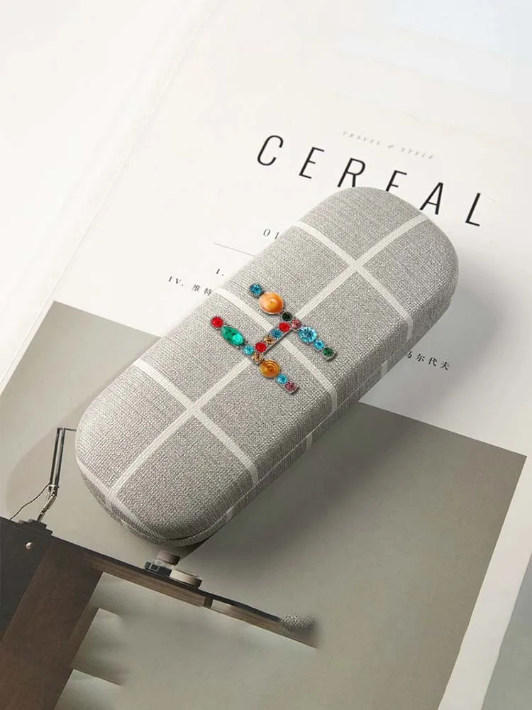 

Индивидуальная коробка для очков большой емкости с защитой от давления для женщин, персонализированное название клиента, художественное украшение с буквами