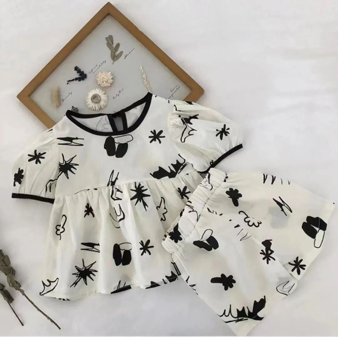 

Girls' Tops Shorts Suit Children'S Korean Black And White Graffiti Two-Piece 2023 Summer New Children'S Clothing