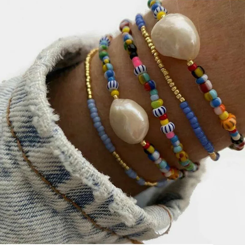 

2024 New Trendy Bohemian Colored Rice Bead Bracelet for Women Natural Pearl Delicate Colorful Rainbow Bangle Christmas Present