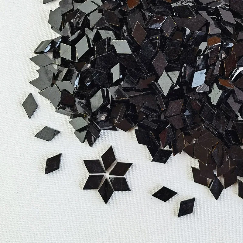 thumbnail image 1 of Mosaicos de mica rómbica de 115 g/4 oz (aprox. 200 piezas) Mosaicos de mica translúcidos Materiales para manualidades de bricolaje Candelabro/Pantalla de lámpara/Ventana, 1 of 5