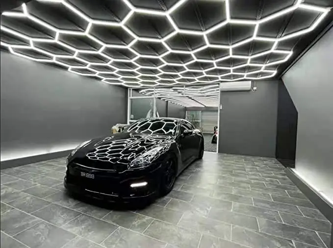 Customized 3 Pins Carshop Hexagon Detailing Light Showroom For