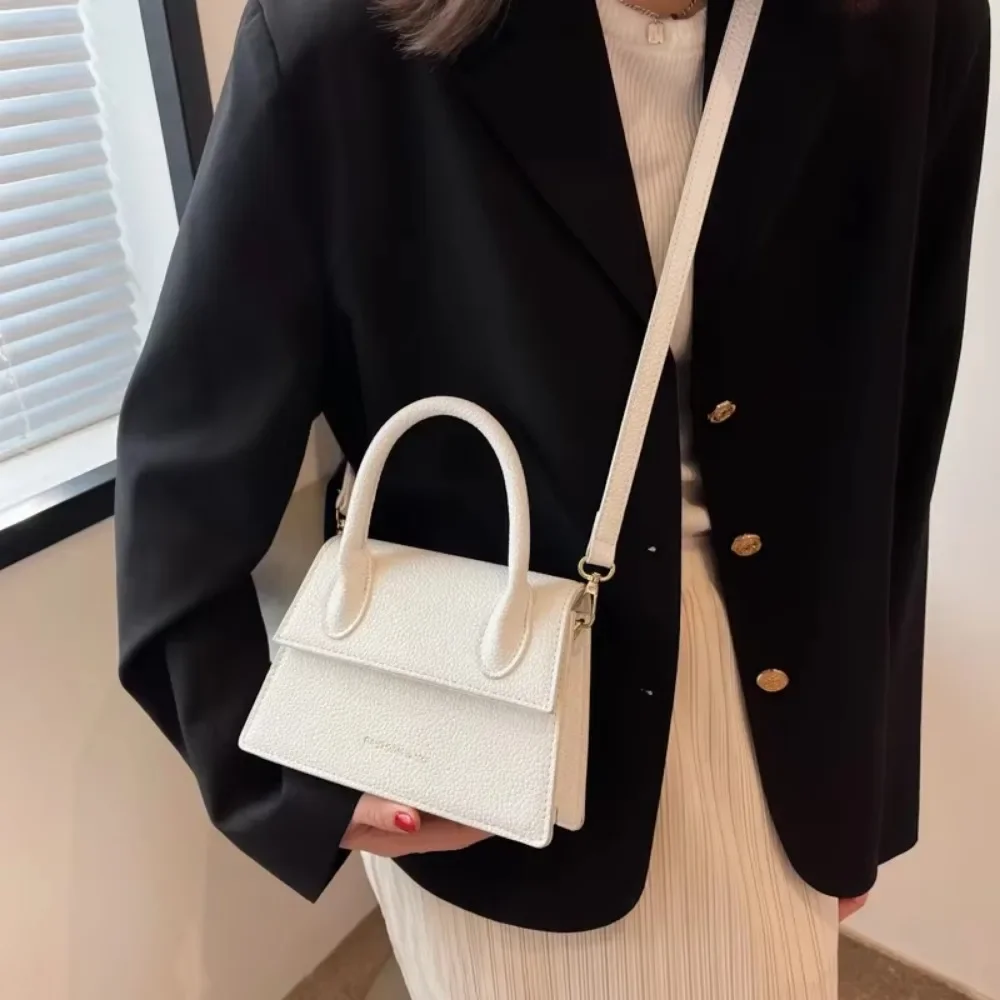 A One-shoulder Bag Suitable for Women, Simple and Fashionable Retro Carry Bag, Suitable for Going Out Shopping and Dating.