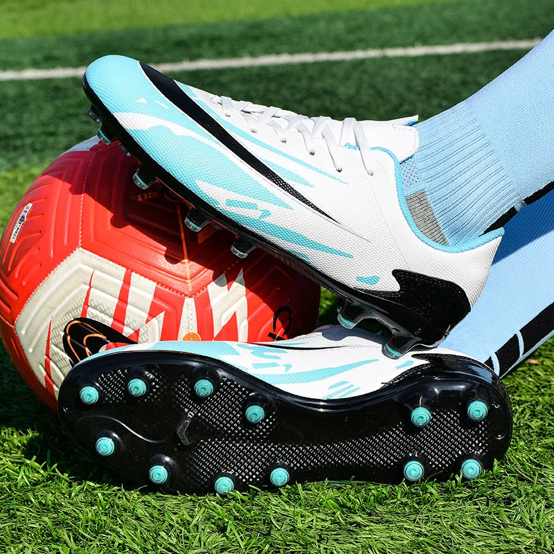 

2022 New Fashion Football Shoes Men Women Long Spikes Low Cleats Soccer Men Outdoor Lightweight Futsal Sneakers chuteira society