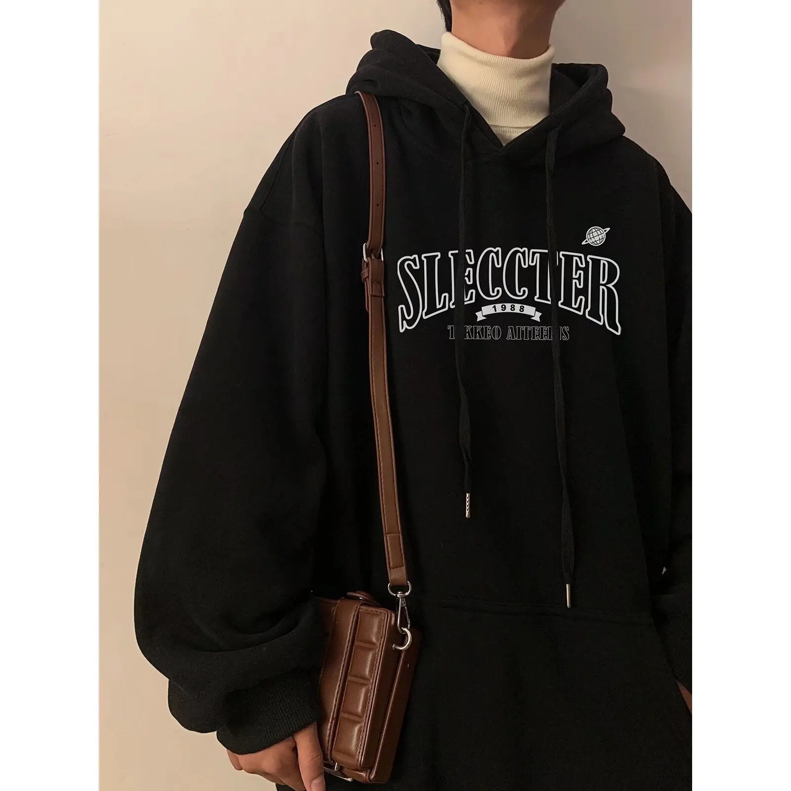 Рисунок 4 - Мужской повседневный серый свитер с капюшоном