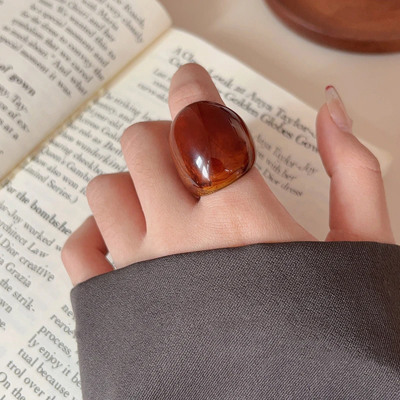 Vintage Brown Oval Resin Statement Ring - Bold Geometric Jewelry
