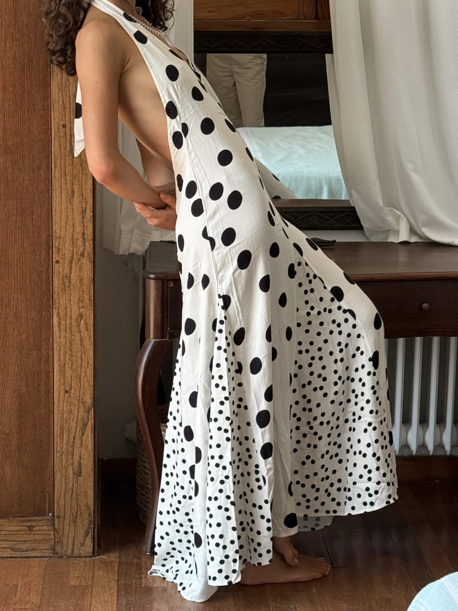 Elegant Maxi Dress V-Neck Sleeveless Floral Print Evening Gown with Open Back Summer Beach Wedding Party Dress